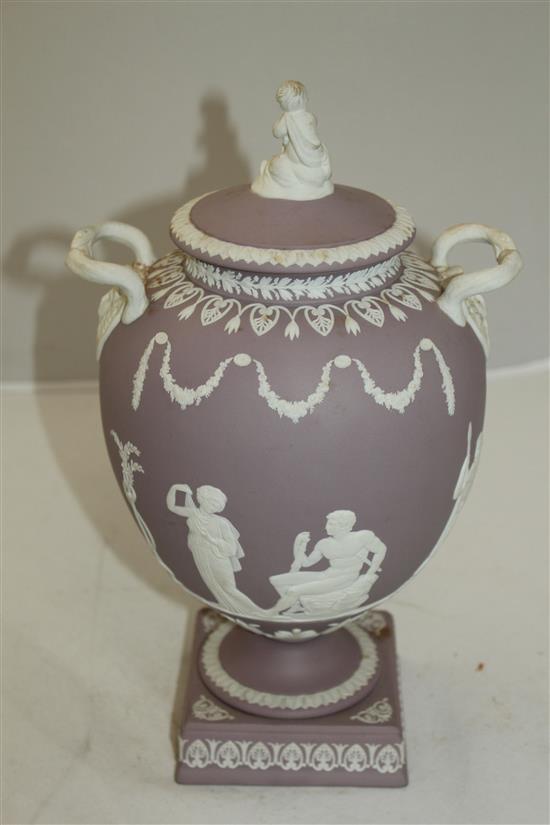 A Wedgwood lilac jasper twin handled vase and cover, early 20th century, 33cm